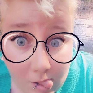 Meet your Posher, Casey